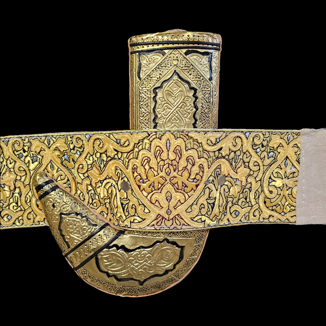 Yemeni Jambiya Dagger with Golden Accents & Embroidered Belt